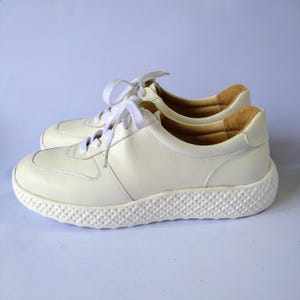 Genuine leather sneakers for men and women. Original sneakers handmade by artisans. Simple and stylish sneakers.