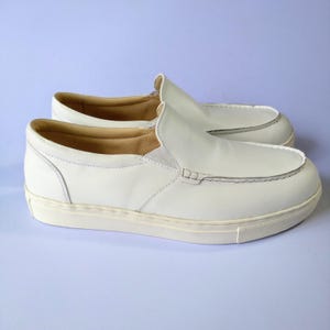 Genuine leather moccasin loafer sneakers for men and women.  Our　original loafer sneakers combine a loafer with a sneaker.