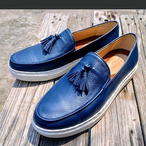 Genuine leather tassel loafer sneakers for men and women. The outsole is a resilient rubber sole, and is made of lightweight, soft leather.