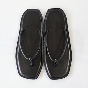 Genuine leather beach sandals for men and women. Handmade sandals by artisans.