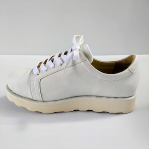 Genuine leather sneakers for men and women. Original sneakers handmade by artisans. The welt is white.