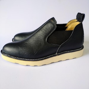 Genuine leather platform sneaker slip-on for men and women. Original sneakers handmade by artisans.