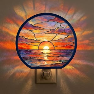 Veilleuse coucher de soleil sur la plage, attrape-soleil océan en bois et acrylique, veilleuse à brancher sur le coucher de soleil côtier, décoration de chambre pour les amoureux de la nature