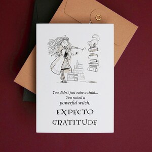 Cartão de Dia das Mães para Imprimir - Criar uma bruxa não é fácil - Expecto Gratitude - Cartão Engraçado de Mãe Bruxa e Bruxa - Cartão de Feliz Dia das Mães