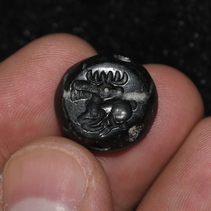 Authentic Ancient Eastern Roman Agate Stone Intaglio Seal bead in good Condition