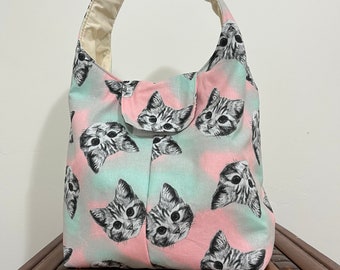 Insulated Lunch Bag Floating Cat Head