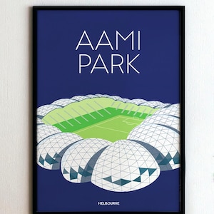 Può includere: Stampa incorniciata con un'illustrazione stilizzata dello stadio AAMI Park di Melbourne. L'opera mostra l'esclusivo tetto a cupola dello stadio e il campo verde su uno sfondo blu scuro. Testo: "AAMI PARK" e "MELBOURNE".