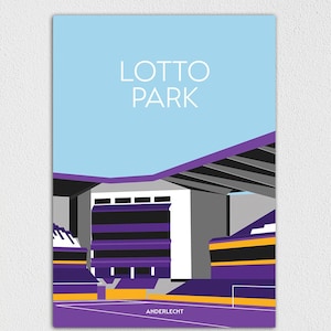 Puede incluir: Juego de tres tazas de cerámica con acabado mate moteado. Las tazas son de color crema, gris claro y gris oscuro. Cada taza tiene un diseño simple y minimalista.