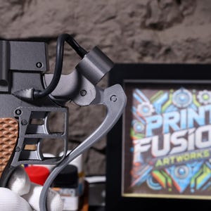 Detailed Attack on Titan replica prop, 3D printed dual blades with removable 20cm blades, ideal for collectors and cosplay fans. This high-quality prop is a must-have for fans of the anime looking to enhance their cosplay outfits.
