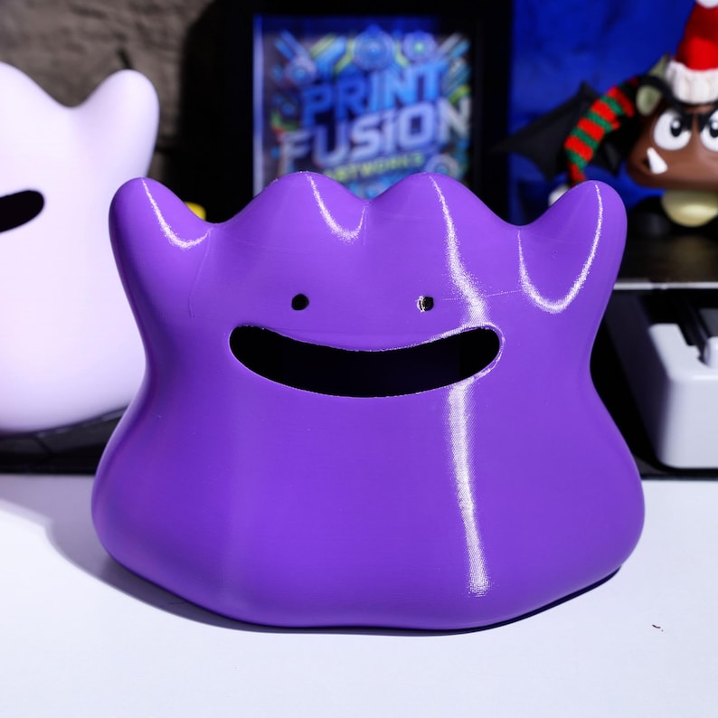 Fun gaming-inspired tissue box with a playful monster design. Features 3D printed construction and squishy texture for added tactile experience. A great gift for gamers and monster fans, perfect for home or office decor.