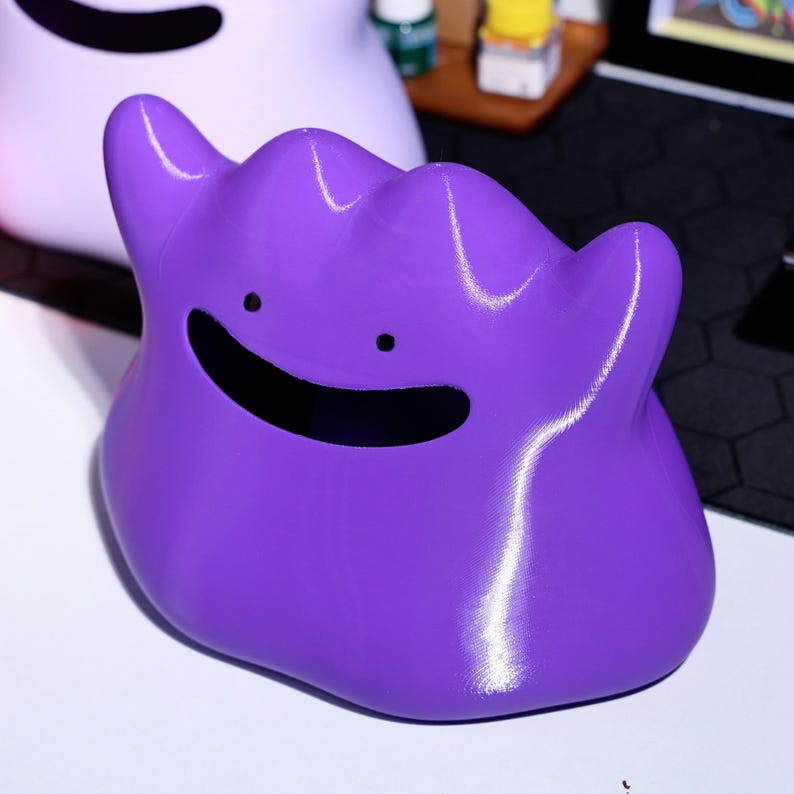 Creative 3D printed monster tissue box with squishy texture, perfect for gaming rooms and fan decor. Magnetic base ensures stability, making it a fun and functional piece for offices, desks, and home spaces.