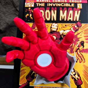 Iron Man Hand 3D Kinkiet RGB Lampa Nocna Superbohater Dekoracja Komiks Miłośnik Pokój Światło dla Dzieci Prezent Filmowy Buff Prezent Urodzinowy Świąteczny Kinkiet Ścienny