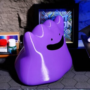 Cute monster design tissue box with soft texture and stable magnetic base. Ideal for gamer’s room, creative office decor, and unique home accessories. A must-have for quirky decor lovers and fans of playful designs.