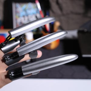 Silver Claw Replica Toy Decor Finger Sleeves Cyberpunk 3D Printed Accessory Blade Prop for Cosplay, Sci-Fi Design Perfect Gamer Gloves Props
