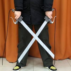 Cosplay replica for anime fans, featuring detachable 20cm blades, lightweight 3D printed design with metal gloss finish. Ideal for Attack on Titan fans seeking a realistic, functional prop for cosplay events.