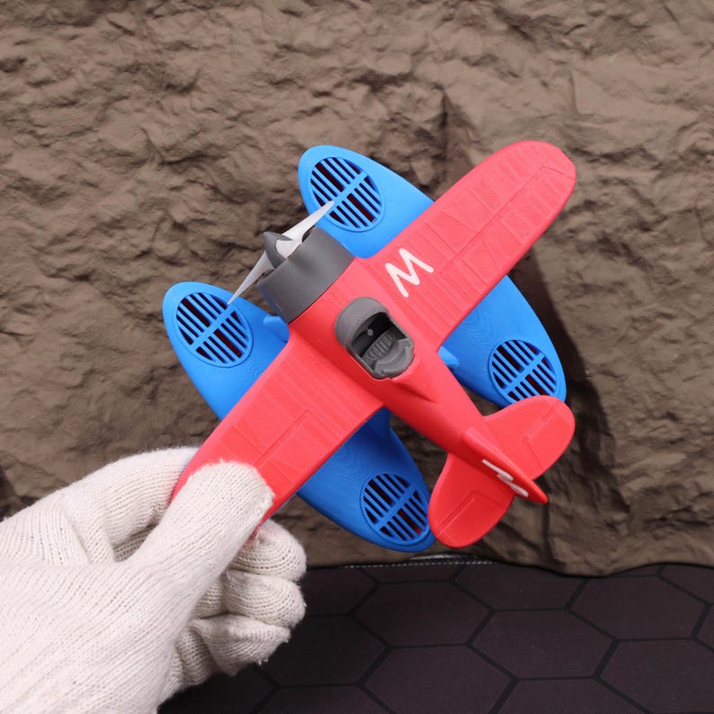 Realistic 3D printed floating seaplane toy gliding on a pool surface, ideal for fun water play for kids, while serving as an educational STEM toy that demonstrates buoyancy and basic physics. This floatplane model is a perfect gift for boys and girls who love airplanes, and doubles as a stylish aviation collectible. Use it as a Christmas stocking stuffer, Halloween party toy, or year-round learning tool. Designed with precision