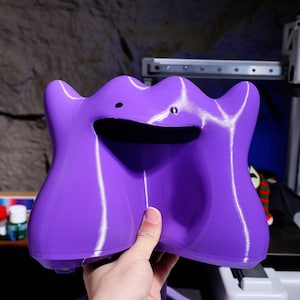 Soft, squishy monster tissue box with 3D printed detail and magnetic base for stability. Perfect for any gaming fan or quirky home decorator looking for a unique piece of decor to enhance their space.