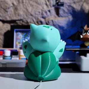 Phone stand and charger with nature-inspired design, ideal for gift-giving during the holidays. MagSafe-compatible and perfect for any gaming fan or collector who enjoys stylish and functional home accessories.
