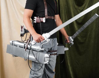 Equipo de maniobra 3D inspirado en Attack on Titan, accesorio de cosplay mejorado del PLA, cuchillas, tanques de gas, disfraz de anime
