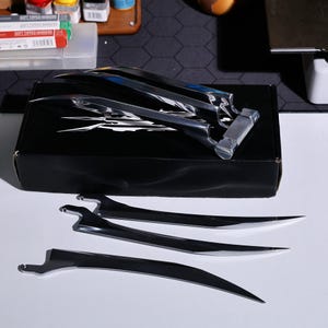 High-quality Wolverine claws, cosplay 1:1 metal alloy props, Logan mirror-finish, X-Men claw replica, Wolverine dagger claws, ideal cosplay accessories, durable and lightweight metal claws, Wolverine fans collectible movie-accurate prop  display.
