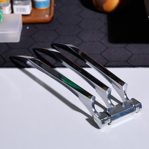 Wolverine Claws Replica Toy Decor Aluminum Alloy X-Men Cosplay Props, Upgraded Version, Logan Metal Claw Perfect for Gamer Comic Fans Gift