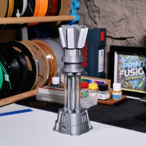 Torre Prisma de Alerta Roja coleccionable: decoración de escritorio retro PLA impresa en 3D, torre de defensa, pieza de exhibición para un regalo único de Navidad para gamers. imagen 3