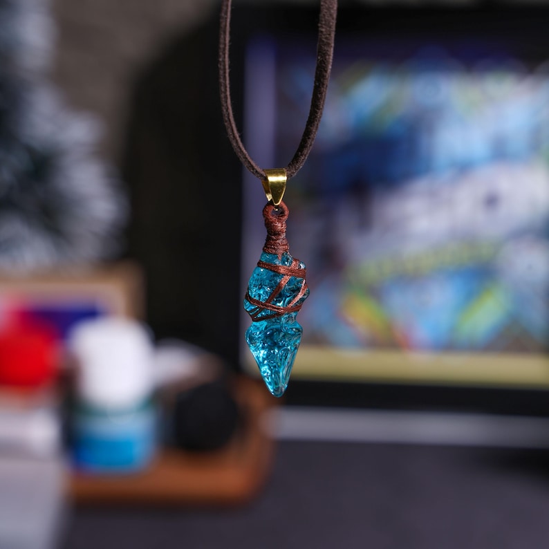 Custom Final Fantasy XIV pendant DIY kit – Create your own personalized necklace with beads, charm, and thread. Ideal for fans of FF14 and cosplay, perfect for gifting and crafting enthusiasts.