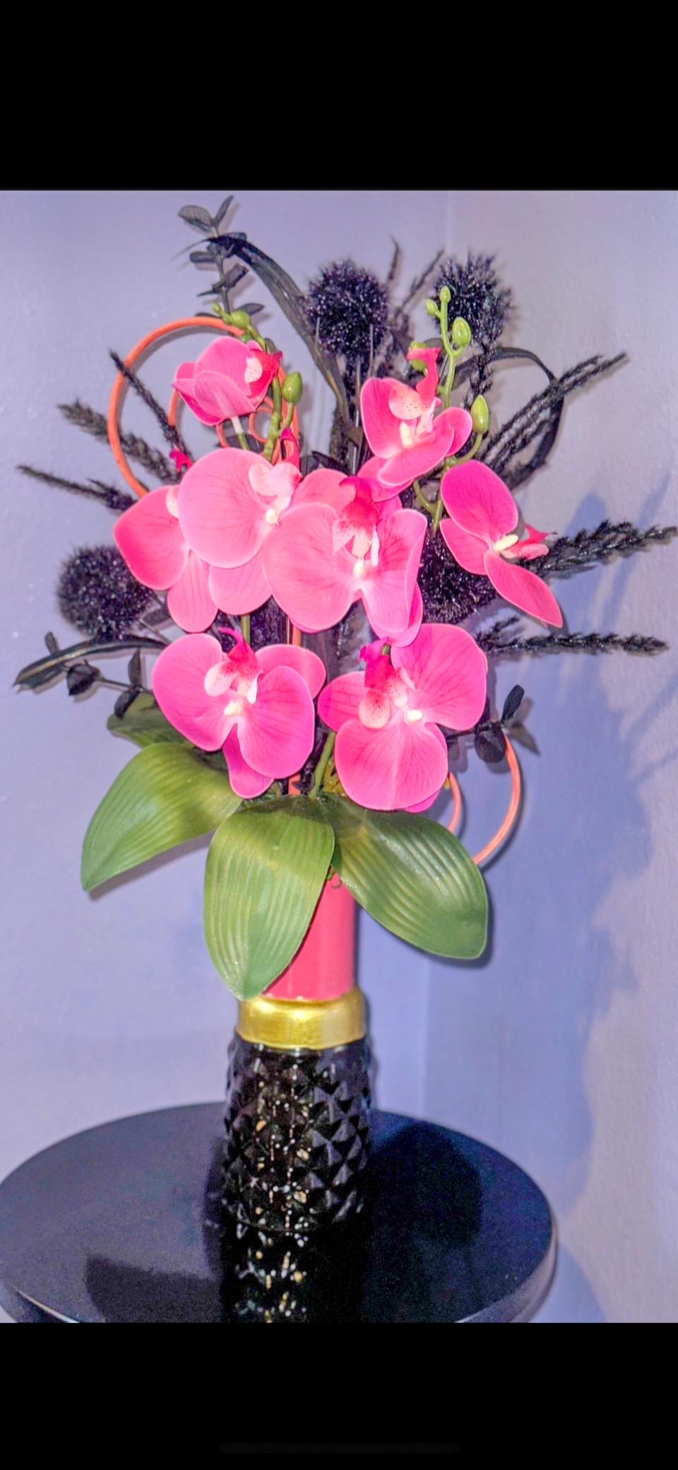 Pink & Black Lipstick Vase Arrangement - Image 1