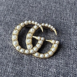 VTG Gucci GG Monogram Designer Vintage Golden Brooch Pearls Around Pin GG Logo Stamp