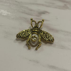 VTG Gucci GG Vintage Gold Bee Brooch Fly Pin GG Monogram Pearl Steel Logo Monogram