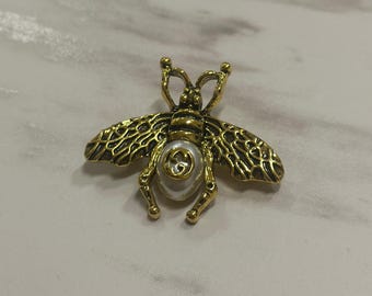 VTG Gucci GG Vintage Gold Bee Brooch Fly Pin GG Monogram Pearl Steel Logo Monogram