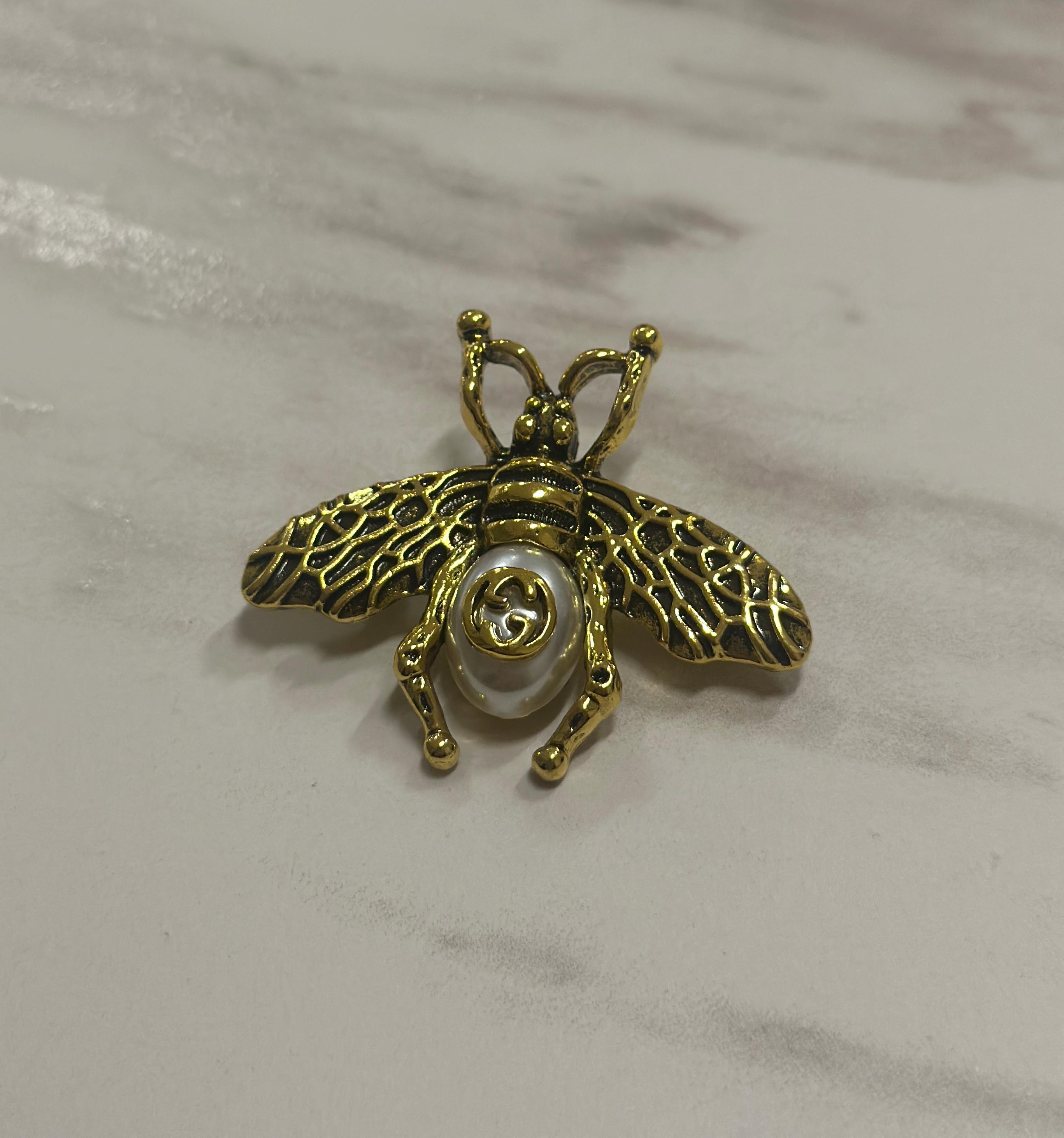 関税送料込】GUCCI Metal GG Brooch with Crystals ブローチ