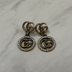 VTG Gucci GG Monogram Designer Vintage Pendientes dorados colgantes con logotipo GG y diamantes de imitación