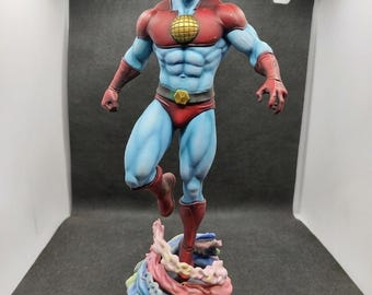 Figura de acción de Gaia Sentinel: Estatua de guerrero ecológico pintada a mano en resina