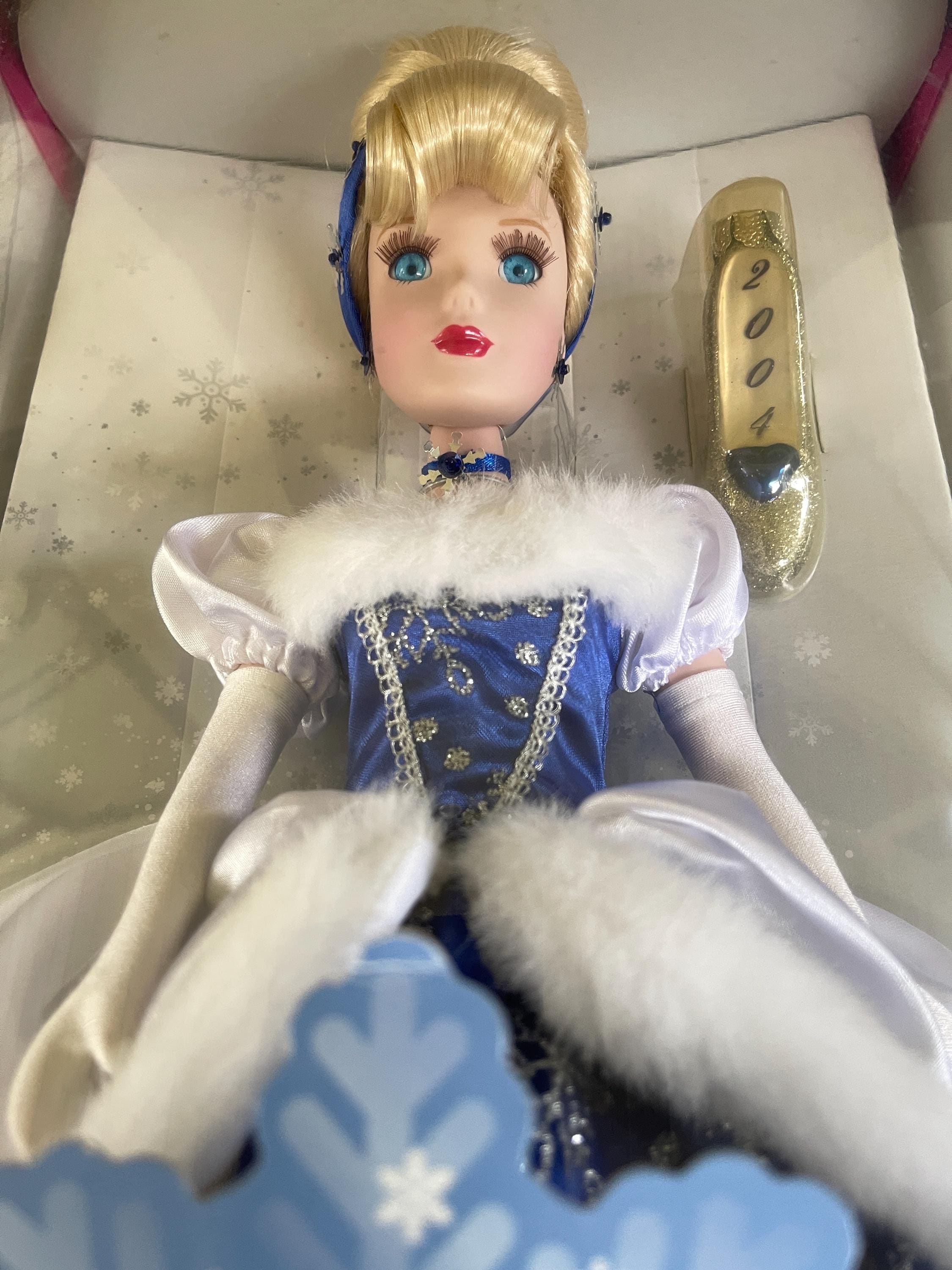 Disney Princess Snowflake Cinderella Porcelain Doll Pre Owned NIB