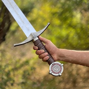 The Accolade Sword of the Knights Templar is a magnificent weapon of ceremony and devotion — a blade worthy of a Grand Master himself. Named “The Accolade,” this sword symbolizes the moment of knighthood, where a loyal member of the Order would be dubbed in service of faith. Its Latin inscription, “Non Nobis, Domine, Non Nobis, Sed Nomini Tuo Da Gloriam” defines the creed and humility of the Templars who shaped medieval history through faith and steel.