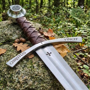 Faithkeeper Sword of the Knights Templar replica featuring a high carbon steel blade, leather grip, and engraved crossguard with scabbard.