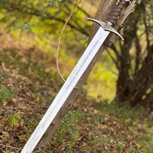 The Accolade Sword of the Knights Templar is a magnificent weapon of ceremony and devotion — a blade worthy of a Grand Master himself. Named “The Accolade,” this sword symbolizes the moment of knighthood, where a loyal member of the Order would be dubbed in service of faith. Its Latin inscription, “Non Nobis, Domine, Non Nobis, Sed Nomini Tuo Da Gloriam” defines the creed and humility of the Templars who shaped medieval history through faith and steel.
