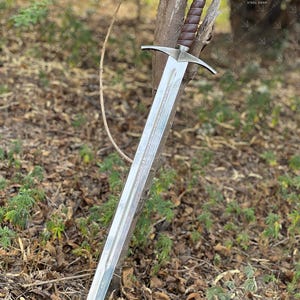 The Accolade Sword of the Knights Templar is a magnificent weapon of ceremony and devotion — a blade worthy of a Grand Master himself. Named “The Accolade,” this sword symbolizes the moment of knighthood, where a loyal member of the Order would be dubbed in service of faith. Its Latin inscription, “Non Nobis, Domine, Non Nobis, Sed Nomini Tuo Da Gloriam” defines the creed and humility of the Templars who shaped medieval history through faith and steel.