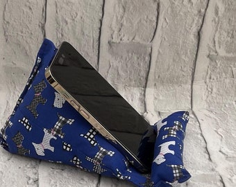 Scottie Dog Fabric Phone Stand: Neuheit Handykissen