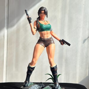 Lara Croft Tomb Raider. 3D Printed Figure / Statue Hand Painted. Woman / Girl