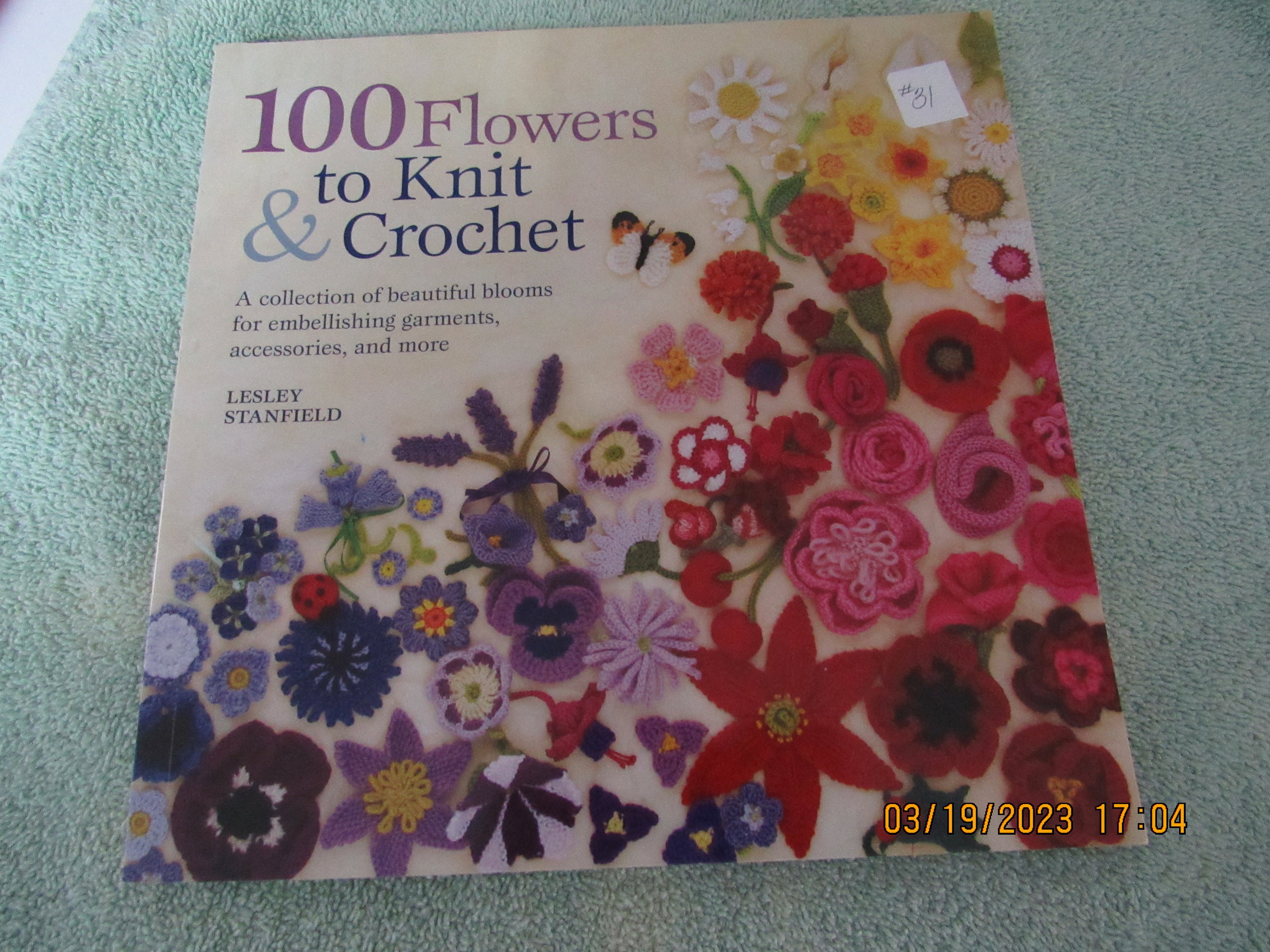 100 Flowers to Knit & Crochet: A Collection of Beautiful Blooms for  Embellishing Garments, Accessories, and More