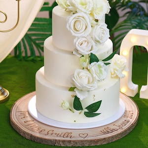 Personalized Engraved Wood Slice Wedding Cake Display Board Wedding Wood Cake Stand Bride Groom Wedding Cake Board Wedding Couple Gift