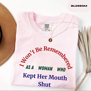 Camiseta &quot;No me recordarán como una mujer que mantuvo la boca cerrada&quot; - Camiseta feminista Comfort Colors®, camiseta por los derechos de las mujeres, regalo de igualdad