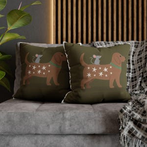Funda de almohada con diseño de perro y ratón / Funda de cojín con amigos animales estrellados / Decoración minimalista de guardería con temática de bosque / Almohada infantil de poliéster hilado