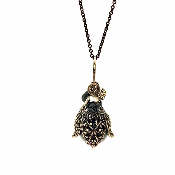 Sautoir pierre d'onyx noire boule pendante laiton bronze chaine pompon elegante sobre fin epure leger ethnique fleur pierre