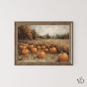 Puede incluir: Obra de arte enmarcada que representa un campo de calabazas. La pintura representa varias calabazas naranjas en un campo de hierba alta, con árboles al fondo. La obra de arte está en un marco de madera marrón.