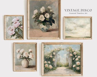 Könnte beinhalten: Fünf gerahmte Vintage-Blumenbilder. Die Kunstwerke umfassen ein Gemälde mit rosa Pfingstrosen, weißen Blumen in einer blauen Vase, eine Landschaft und einen Gartenbogen mit Rosen. Der Text "VINTAGE DISCO Curated Timeless Art" ist sichtbar.