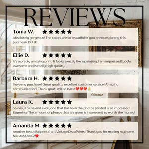 Puede incluir: Una pantalla gr&aacute;fica titulada REVIEWS que presenta cinco testimonios de clientes de Tonia W., Ellie D., Barbara H., Laura K. y Amanda M. Cada rese&ntilde;a incluye una calificaci&oacute;n de cinco estrellas y texto sobre la calidad de una impresi&oacute;n.