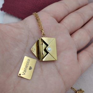 Collar con medallón de sobre personalizado, collar con mensaje secreto y carta de amor, regalo de San Valentín, regalo para ella, joyería con colgante personalizado